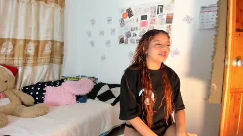 Snapshot of valientegirl_ chatting on January 2025 02:37:01 AM VALIENTE online show from January 2025 02:37:01 AM