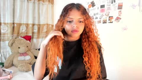 Snapshot of valientegirl_ chatting on January 2025 05:40:02 AM VALIENTE online show from January 2025 05:40:02 AM