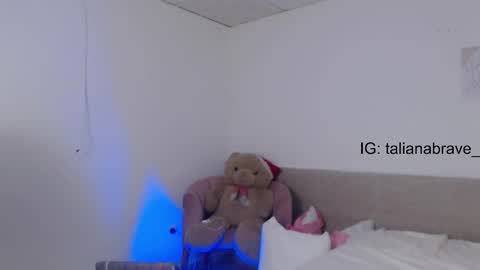 Snapshot of valientegirl_ chatting on March 2025 04:17:02 AM VALIENTE online show from March 2025 04:17:02 AM