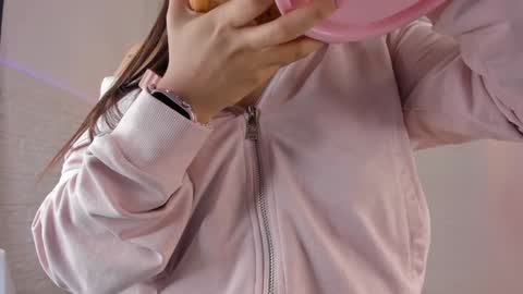 Snapshot of valloletsamar chatting on January 2025 11:32:02 AM Vallolet Peach  online show from January 2025 11:32:02 AM