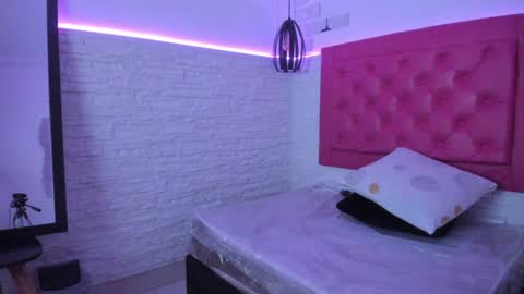 Snapshot of valloletsamar chatting on February 2025 11:12:01 AM Vallolet Peach  online show from February 2025 11:12:01 AM