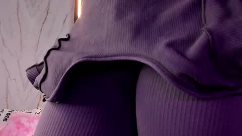 Vallolet Peach  online show from November 2025 11:43:01 AM