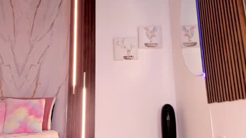 Vallolet Peach  online show from April 2026 12:10:01 PM