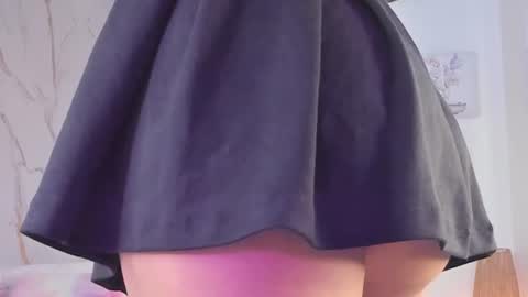 Vallolet Peach  online show from July 2026 12:20:01 PM