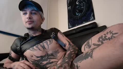 david guzman i model independenthelp me with a thumbs up online show from February 2025 01:36:01 AM