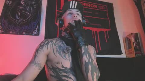 david guzman i model independenthelp me with a thumbs up online show from September 2025 02:57:01 AM