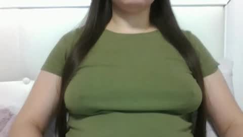 Snapshot of vanesajewel chatting on November 2025 07:03:01 PM VanesaJewel online show from November 2025 07:03:01 PM