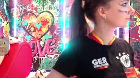 Snapshot of vanessa_love chatting on June 2026 04:31:01 PM Vanessa online show from June 2026 04:31:01 PM