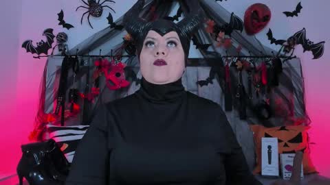 Snapshot of vanessa_moka chatting on October 2025 12:04:02 PM Vanessa online show from October 2025 12:04:02 PM