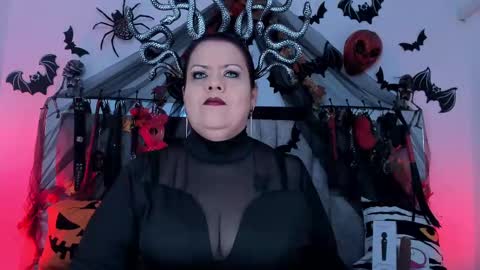 Snapshot of vanessa_moka chatting on October 2025 12:19:02 PM Vanessa online show from October 2025 12:19:02 PM