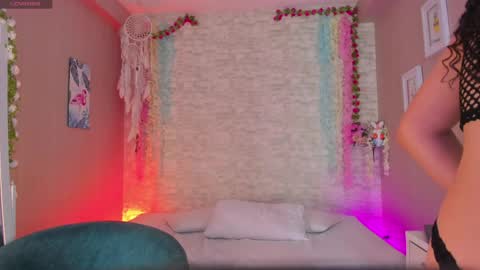 Snapshot of vanessa_santillan chatting on April 2026 12:04:01 PM Vanessa online show from April 2026 12:04:01 PM