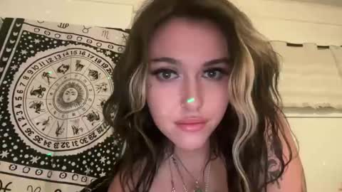 vanessaluvs2play online show from November 2025 01:48:02 AM