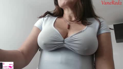 Snapshot of vanessared2 chatting on November 2025 01:00:02 PM Vanesared2 online show from November 2025 01:00:02 PM