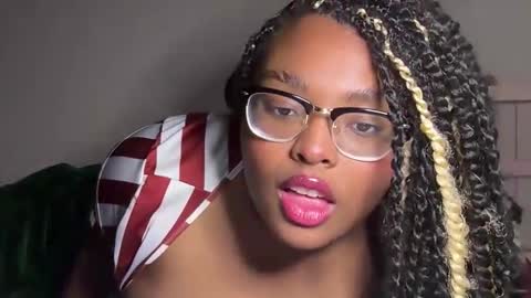 vanessaskyies online show from May 2026 01:25:02 AM