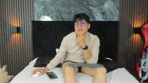 vanilla_hot_ online show from February 2025 01:20:01 PM