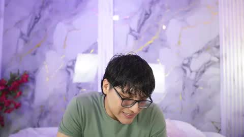 vanilla_hot_ online show from September 2025 08:00:02 PM