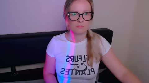 Snapshot of vanillaex_ chatting on September 2025 07:22:02 AM Mia online show from September 2025 07:22:02 AM