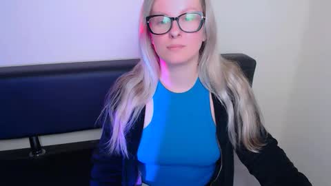 Snapshot of vanillaex_ chatting on September 2025 07:34:02 AM Mia online show from September 2025 07:34:02 AM