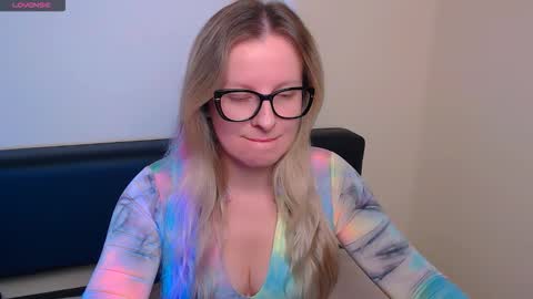 Snapshot of vanillaex_ chatting on October 2025 06:56:01 AM Mia online show from October 2025 06:56:01 AM