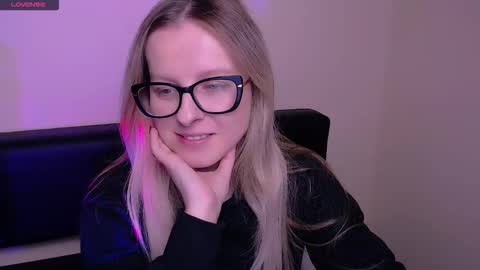 Snapshot of vanillaex_ chatting on October 2025 06:47:01 AM Mia online show from October 2025 06:47:01 AM