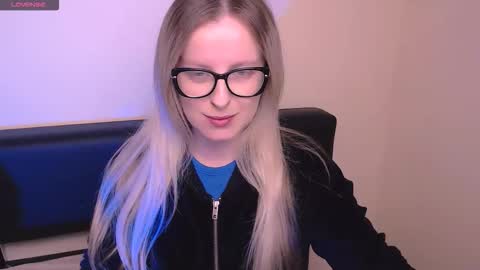 Snapshot of vanillaex_ chatting on October 2025 06:45:01 AM Mia online show from October 2025 06:45:01 AM