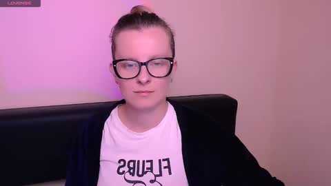 Snapshot of vanillaex_ chatting on October 2025 07:49:02 AM Mia online show from October 2025 07:49:02 AM