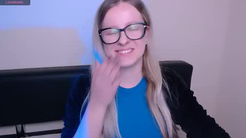 Snapshot of vanillaex_ chatting on October 2025 07:45:01 AM Mia online show from October 2025 07:45:01 AM