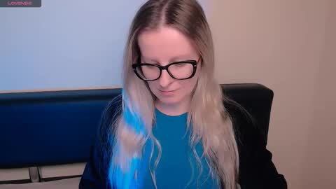 Snapshot of vanillaex_ chatting on October 2025 08:05:02 AM Mia online show from October 2025 08:05:02 AM