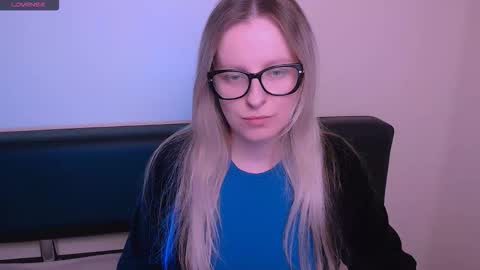 Snapshot of vanillaex_ chatting on November 2025 07:52:02 AM Mia online show from November 2025 07:52:02 AM