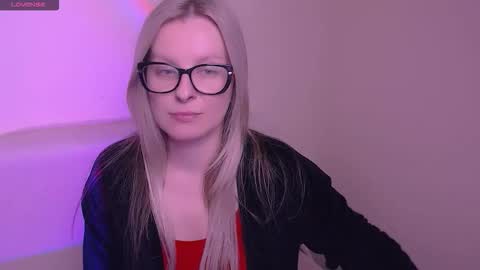 Snapshot of vanillaex_ chatting on November 2025 08:46:02 AM Mia online show from November 2025 08:46:02 AM