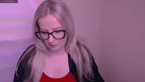 Snapshot of vanillaex_ chatting on November 2025 08:09:01 AM Mia online show from November 2025 08:09:01 AM