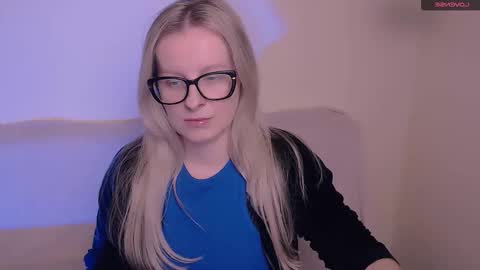 Snapshot of vanillaex_ chatting on November 2025 12:28:02 PM Mia online show from November 2025 12:28:02 PM