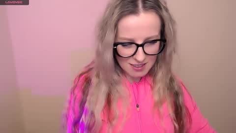 Mia online show from March 2026 06:33:01 PM