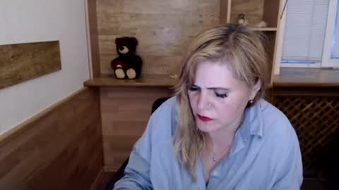 vanillaloveli online show from June 2026 05:52:01 PM