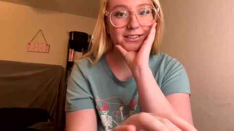 Snapshot of vanillapuddingpie chatting on January 2025 04:16:02 AM vanillapuddingpie online show from January 2025 04:16:02 AM