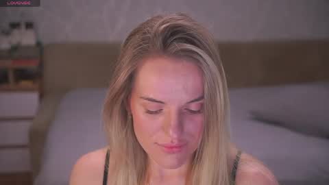 Sophie online show from April 2026 09:48:01 PM