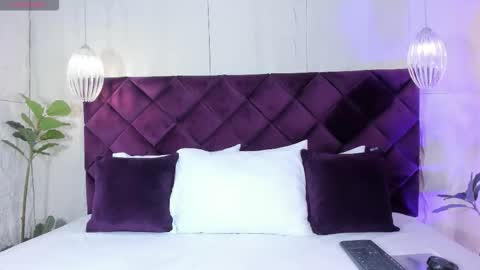 V A N N E S A   online show from October 2025 12:02:02 PM