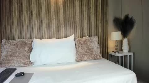 V A N N E S A   online show from October 2025 11:44:01 AM