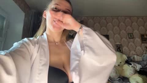 Mia online show from May 2026 05:13:01 AM