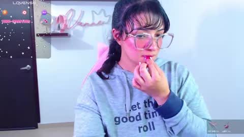 Snapshot of vannessa_shy chatting on February 2025 06:01:02 PM Vanesa online show from February 2025 06:01:02 PM