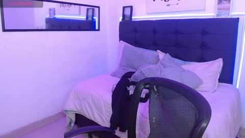 vane online show from November 2025 08:07:01 PM