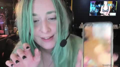 Vawnie Voulphie online show from October 2025 05:24:01 PM
