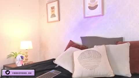 Vee Simons online show from January 2026 07:56:02 PM