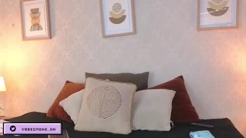 Vee Simons online show from March 2026 08:04:02 PM