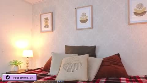 Vee Simons online show from March 2026 07:39:01 PM