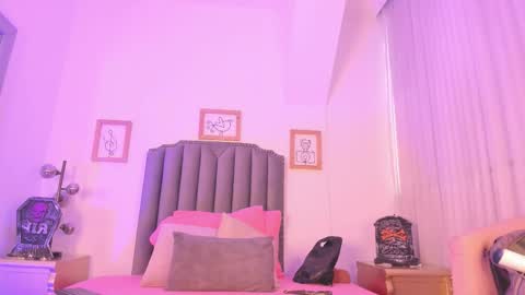 Snapshot of vega__16 chatting on October 2025 11:44:01 AM online show from October 2025 11:44:01 AM