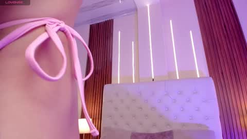 Snapshot of vega_roux chatting on October 2025 06:16:02 PM VEGA online show from October 2025 06:16:02 PM