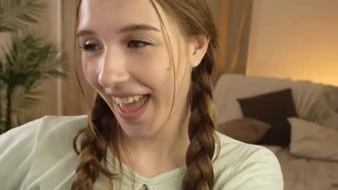 Snapshot of vegas_v chatting on November 2025 01:55:01 PM Maria online show from November 2025 01:55:01 PM