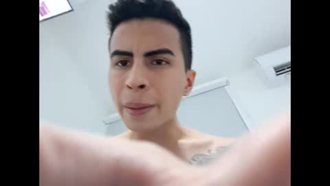 Snapshot of velk_hot1 chatting on January 2025 11:02:02 PM velk_hot1 online show from January 2025 11:02:02 PM