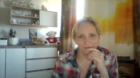 Snapshot of velka_raspberry chatting on May 2026 08:19:02 AM velka_raspberry online show from May 2026 08:19:02 AM